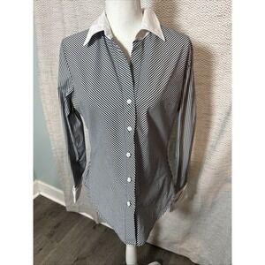 Dressbarn Gray And White Collared Long Sleeve Button Up Medium